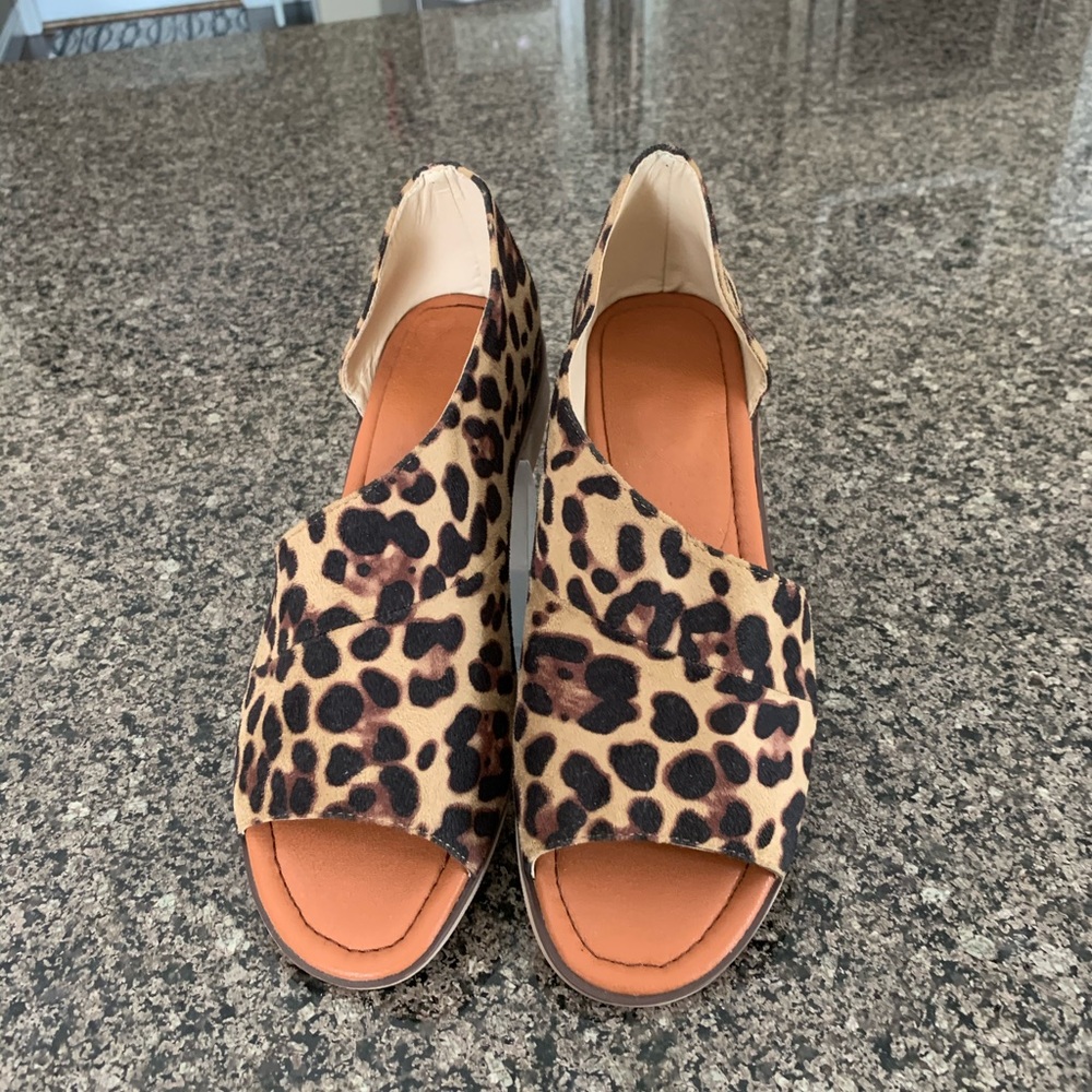 Sz 9 Leopard print slip ons. Never worn.